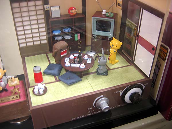 Large Domo-kun diorama w/working television